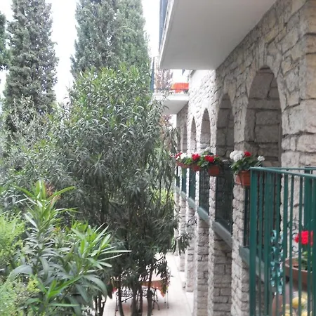 Le Dimore 2 Apartment Torri Del Benaco